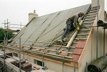 Comment choisir une bâche pour toiture ?