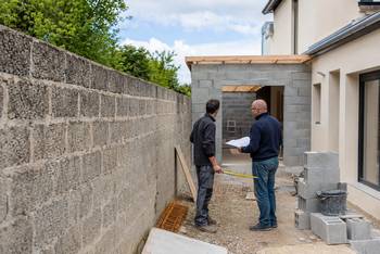 Construire contre le mur de votre voisin possible ou non ?