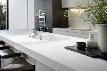 Avantages et inconvénients du Corian pour vos plans de travail