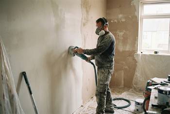 Comment poncer un mur pour avoir une surface lisse ?