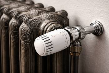 Installer des robinets thermostatiques sur des radiateur en fonte