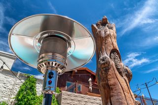 Le chauffage d'extérieur est une solution intéressante pour profiter de votre terrasse même si la fraicheur s'installe.